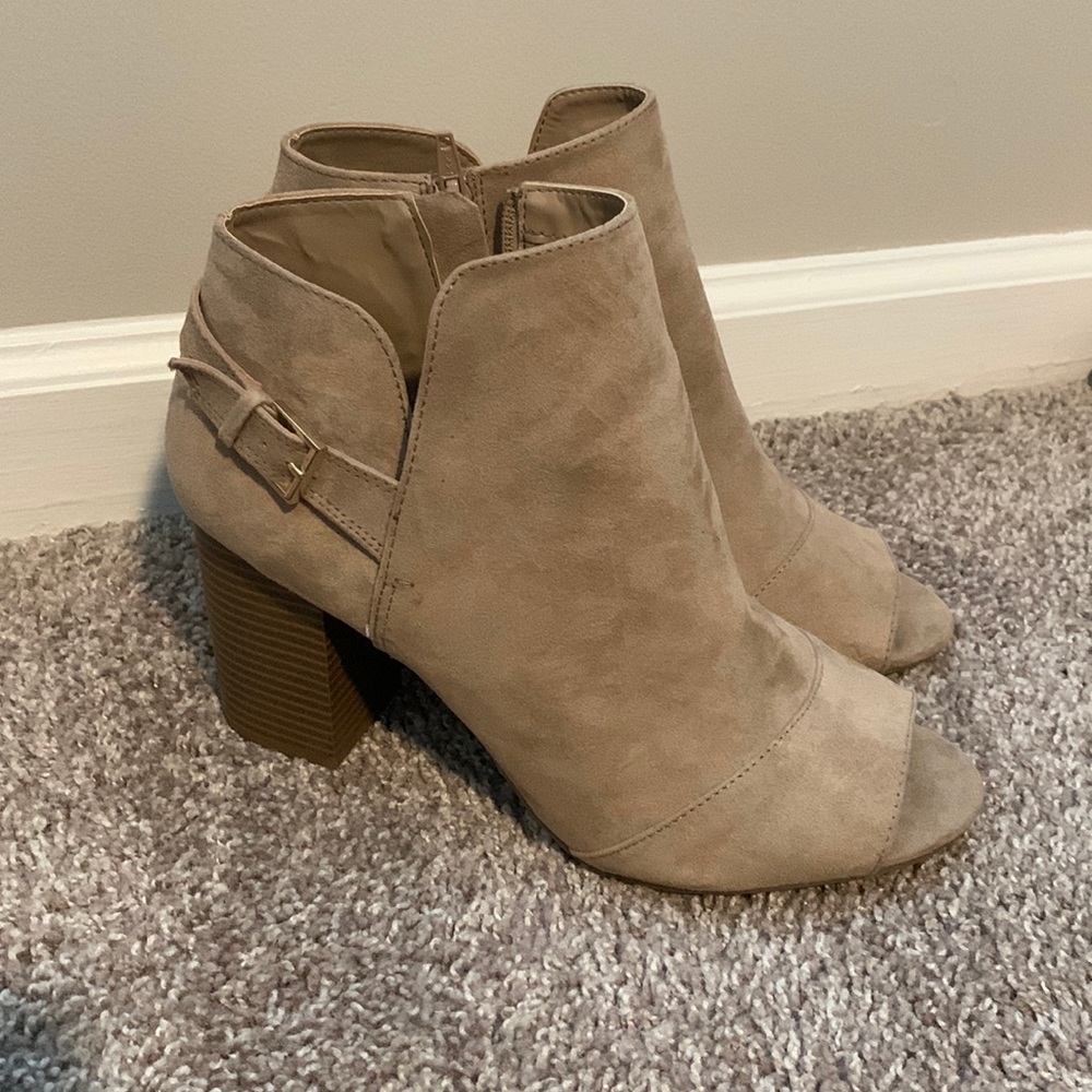 Apt 9 size 11 open toed heels